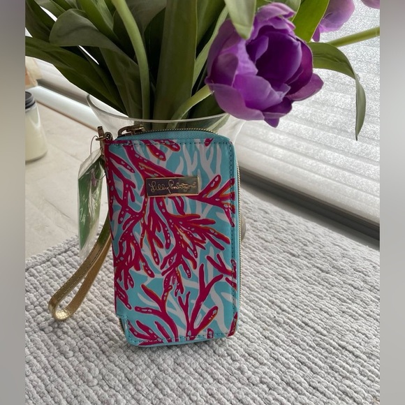 NWT Lilly Pulitzer wristlet Breakwater Blue holds small iPhone - Picture 6 of 9